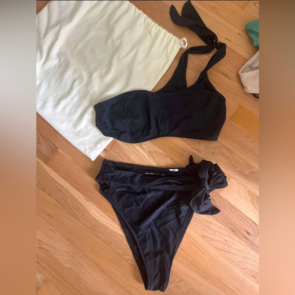 Abercrombie bikini one shoulder / high waisted